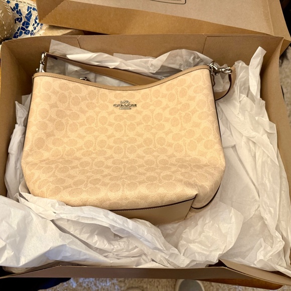 Coach signature large bucket bag - Picture 2 of 6